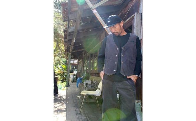 TheCaviar ヴィンテージコーデュロイベスト　ブラック ファッション 服 男性 メンズ トップス シープボア素材 ボア素材 裏地 保温性 ヴィンテージベスト オマージュ 着心地 日本製 