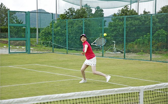 【関西唯一】天然芝テニスコート（1時間）利用券＋テニスボールプレゼント チケット 入場券 優待券