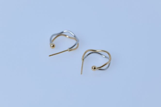 コンビ ダブルウェーブ スタッドピアス K18/pt900 F•C-0080 SWCA022