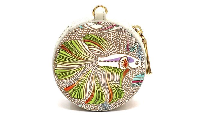 【文庫屋大関】マカロンポーチ ラビリンスフィッシュ＜グリーン＞【皮革工芸品】 ポーチ ミニポーチ 小物入れ アクセサリー入れ イヤホン入れ 収納 保管ケース 手のひらサイズ  本革 革 皮革 工芸品 工芸 雑貨 ギフト プレゼント 日本製 東京