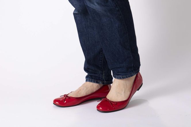 美脚に導く骨盤ケアシューズyui エナメル ダークレッド【サイズ26.0cm】DG010VC07