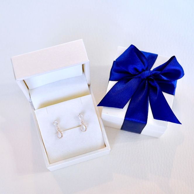 K10YG(10金) イエローゴールド 揺れる ホワイトムーンストーン アンティーク ピアス 保証書付 SR-2261 242-050-c