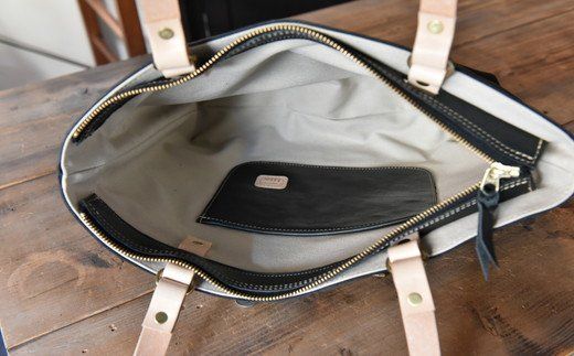 ハンドメイド　レザートートバッグ・名入れ可能　ブラック【CC12W】（滋賀県　近江八幡市）