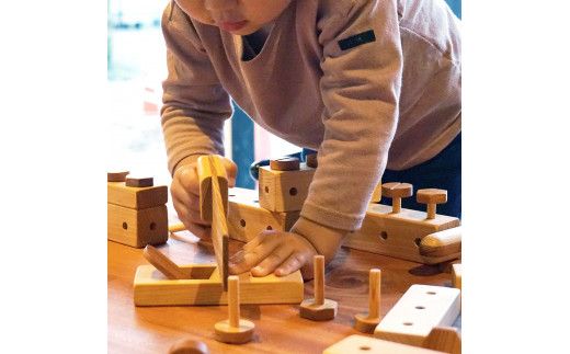 YKS044　山のくじら舎 ちびっこ大工道具セット 木のおもちゃ 知育玩具 男の子 女の子 セット 大工 ギフト 包装 ラッピング プレゼント 贈り物 贈答 出産祝い 誕生日祝い のし 熨斗対応 高知県産
