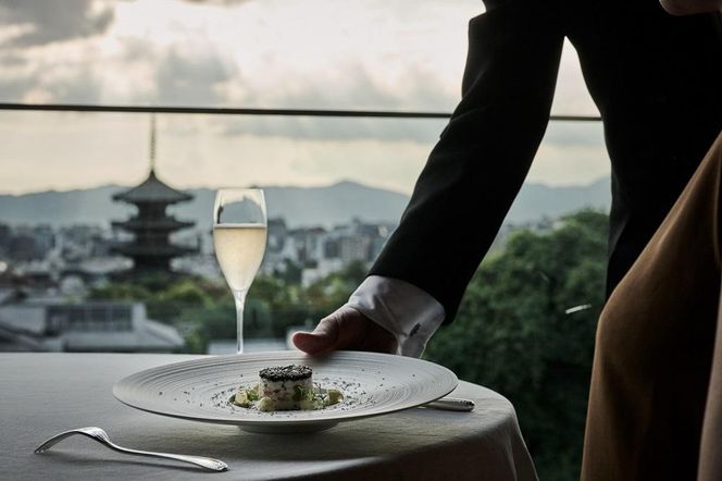 【レストランひらまつ 高台寺】ディナーコースお食事券 2名様分｜京都 フレンチ ミシュラン掲載 人気店 食事券［ フランス料理 ディナー コース料理 食事券 2人 美食 グルメ 人気 おすすめ 記念 お祝い 旅行 観光 食事 ふるさと納税 ］ 261009_A-NS002