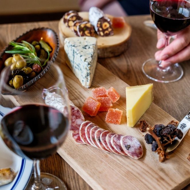 【おいしい食卓セット】白カビドライソーセージ＆シャルキュトリー＆スイーツ 計5品セット 潮トマト おつまみ 盛り合わせ お取り寄せ ギフト デザート 北海道 せたな町 ふるさと納税