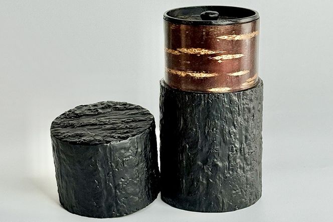 角館樺細工《冨岡商店》茶筒 マットバーク ブラック ワイド L 角館工芸協同組合|02_kdk-0j1101c