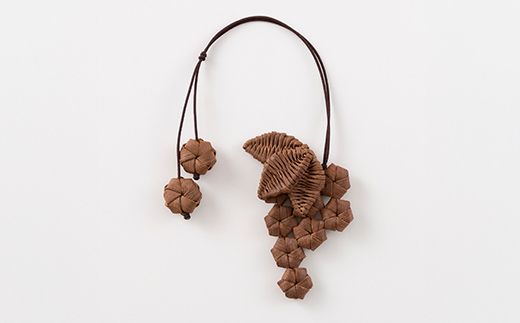 FYN6-433 山形県 西川町 大井沢産 山ぶどうのチャーム 「ぶどう」 国産 山葡萄 つる 手作り ハンドメイド 伝統工芸品 民芸品 キーホルダー 贈答 贈り物 ご自分用 自宅用