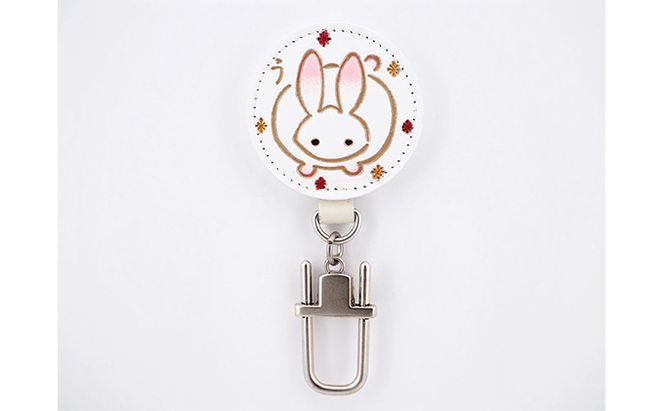 文庫屋大関 干支キーホルダー 卯 ドアに冷蔵庫にペタリ 干支 キーホルダー マグネット入り 磁石入り 革製品 革小物 革製 日用品 雑貨 小物雑貨 マグネット 磁石 工芸品 民芸品 伝統工芸品 東京 東京都 墨田区