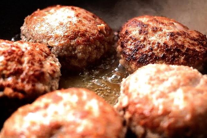 AK090 【3回定期便】 島原鉄板焼き屋の一品 うまからじゃ手捏ねハンバーグ 150g×5個 [ 肉 ハンバーグ 冷凍 牛肉 豚肉 肉汁ハンバーグ ダイニング味遊 長崎県 島原市 ]