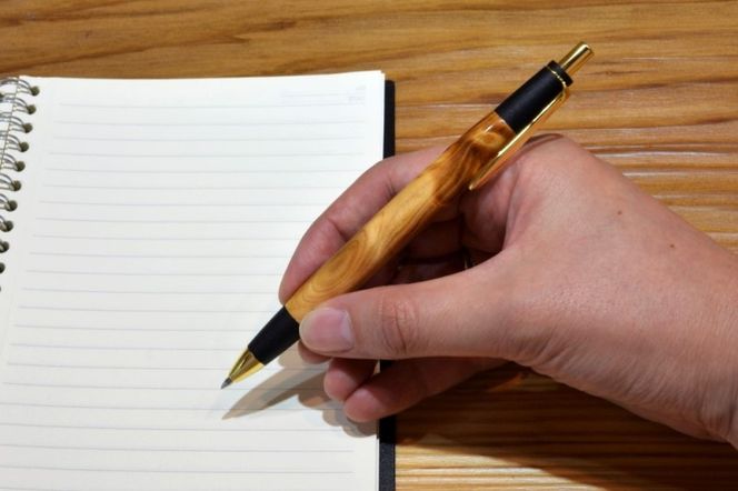 屋久島産【天然ヒノキ】ボールペン（0.7mm）１本〈 ペン 文具 工芸品 文房具 雑貨 ギフト 贈答 プレゼント 木軸 木製 入学 お祝い 〉