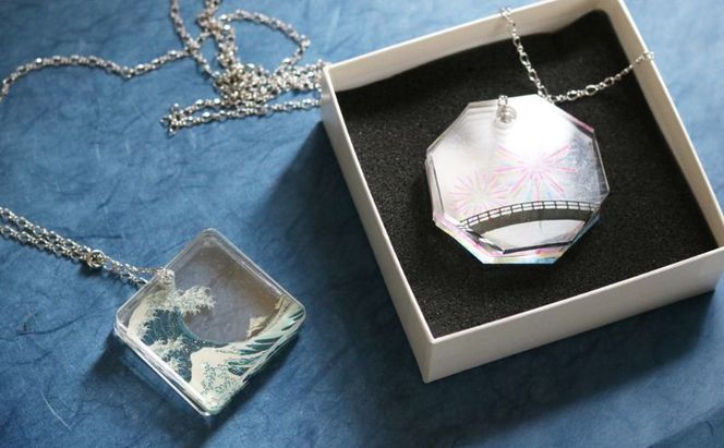 ネックレス 色と文化を重ねて「遊」ぶアクリルレイヤ—ネックレス【遊】 アクセサリー アクリルレイヤーネックレス 葛飾北斎 隅田川花火大会 レイヤー分け 重層的 小道具 墨田区 東京都