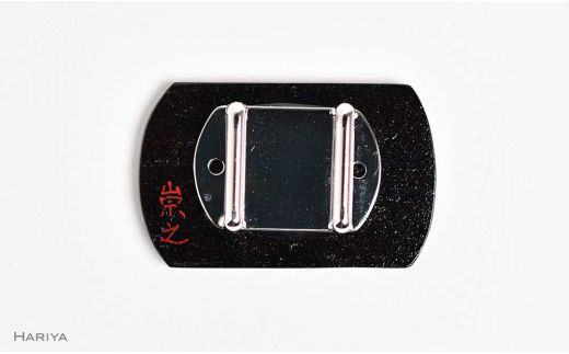 錦鯉蒔絵 黒檀漆塗帯留め 錦鯉 黒檀 漆 蒔絵 帯留 帯留め ハンドメイド アクセサリー 和装 着物 和服 ギフト 伝統工芸 工芸品 国産 日本製 うるしアート 復興 震災 コロナ 能登半島地震復興支援 北陸新幹線 F6P-1221