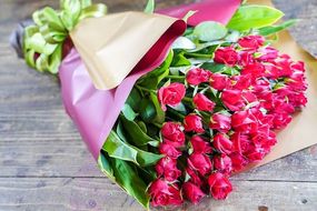 【圧巻の50本】真っ赤なバラの花束 H092-073