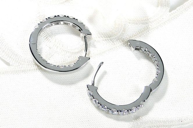 K18WG【2.0ct】ダイヤモンド中折れフープピアス【20mm】 CSP00069 SWAV035