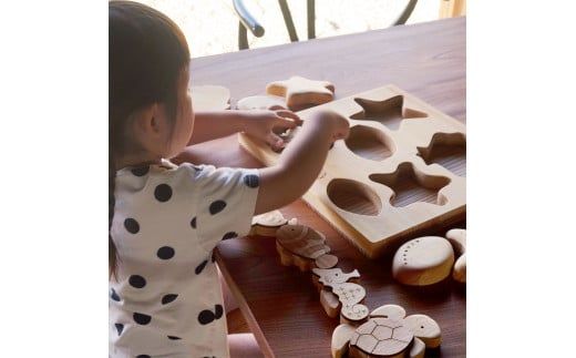YKS023　山のくじら舎 かくれんぼパズル うみべ 木製 玩具 赤ちゃん ベビー 幼児 男の子 女の子 ギフト 包装 ラッピング プレゼント 贈り物 贈答 出産祝い 誕生日祝い のし 熨斗対応 高知県産