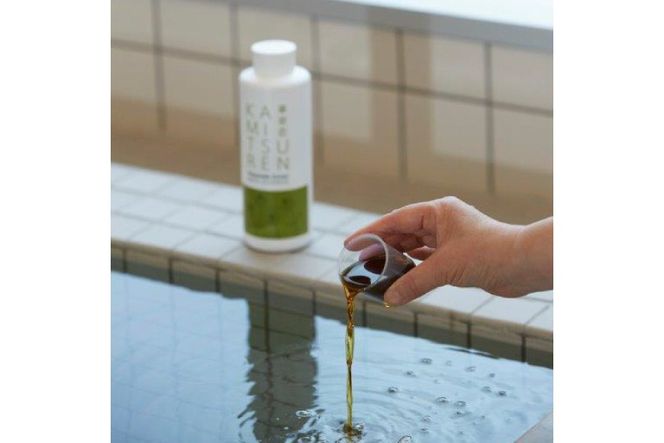 華密恋 薬用入浴剤 6ヶ月 定期便 (初回400ml 2回目以降350mL) 総計6本 [SouGo 長野県 池田町 48110890] カミツレン カミツレ 入浴剤 液体 ボトル 詰め替え つめかえ用 限定