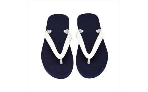 海にかえる生分解性の国産ビーチサンダル「SIX LINE」☆小田原城型フローティングキーホルダー付き ソール：ネイビー×鼻緒：ホワイト・23cm【高島屋選定品】 142069_CQA002VC01