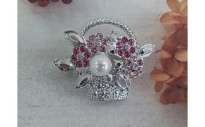 30-12伊勢志摩あこや本真珠ブローチ(花かご)