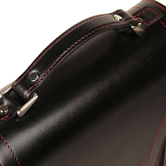 本革仕様のＢ５縦型収納ショルダーバッグ【ビートルショルダー（黒革・赤ステッチ）】