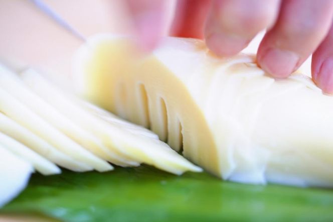 予約受付【筍農家】京都産 朝堀り たけのこ 優秀品 1KG（2-5本） [ 京都 筍専門店 たけのこ 朝掘り直送 新鮮 人気 おすすめ おいしい タケノコ 季節限定 お取り寄せ 通販 送料無料 ふるさと納税 ]	 261009_B-MF12