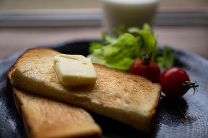 【3か月 定期便】切れてる 雪印 北海道 バター（10g×10個入）×10個【 乳製品 バター 雪印 朝食 ギフト　料理用 キャンプ 標茶町 北海道 】 ● 016641_AX002