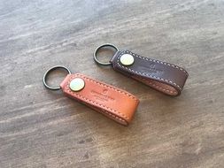 【南紀白浜でレザークラフト体験！】本革キーホルダー作り 304018_AX01