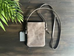 革職人が作る　本革サコッシュS　【グレー】 304018_AX23VC04