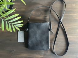 革職人が作る　本革サコッシュS　【ブラック】 304018_AX23VC05