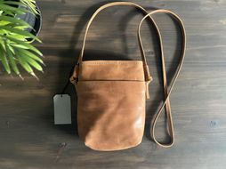 革職人が作る　本革サコッシュL　【キャメル】 304018_AX24VC02