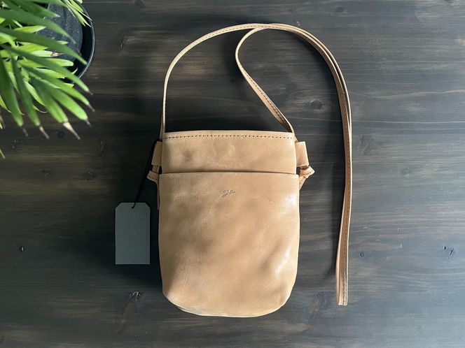 革職人が作る　本革サコッシュL　【キャメル】 304018_AX24VC02