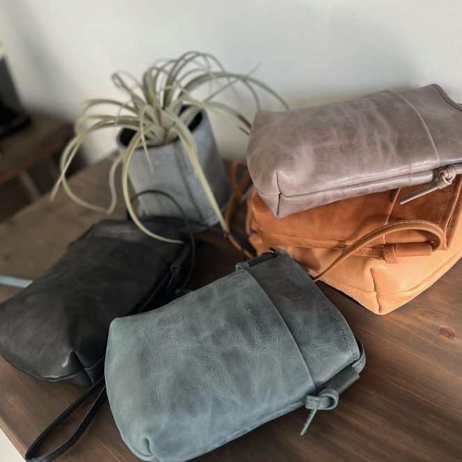 革職人が作る　本革サコッシュL　【キャメル】 304018_AX24VC02