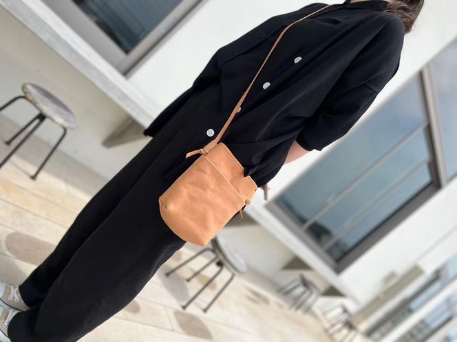 革職人が作る　本革サコッシュL　【キャメル】 304018_AX24VC02