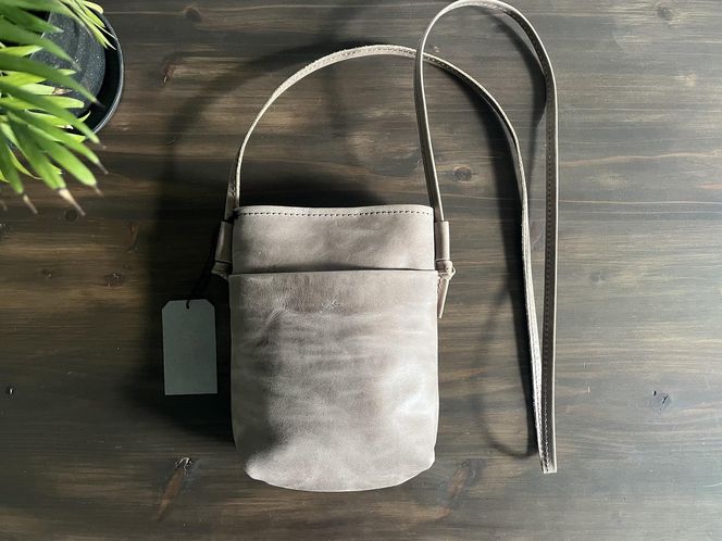 革職人が作る　本革サコッシュL　【ネイビー】 304018_AX24VC03