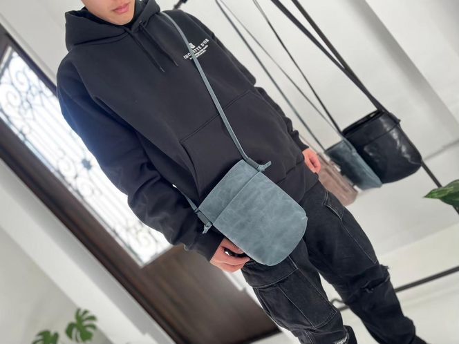 革職人が作る　本革サコッシュL　【ネイビー】 304018_AX24VC03