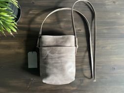 革職人が作る　本革サコッシュL　【グレー】 304018_AX24VC04