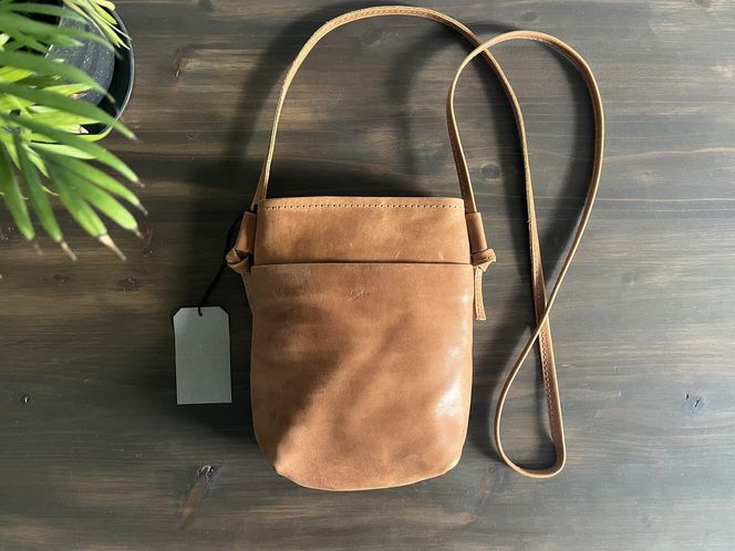 革職人が作る　本革サコッシュL　【ブラック】 304018_AX24VC05