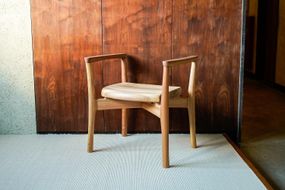 杉アームスツール 約幅650× 座高450×奥行470mm 304018_CM006