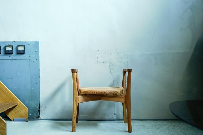 杉アームスツール 約幅650× 座高450×奥行470mm 304018_CM006