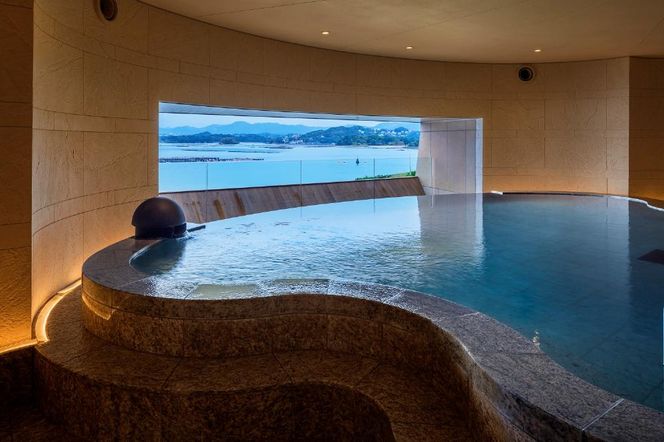 【ホテル川久】平休日1泊2食付ペア宿泊券《カワキュウスイート（洋室）》 304018_JTBG003