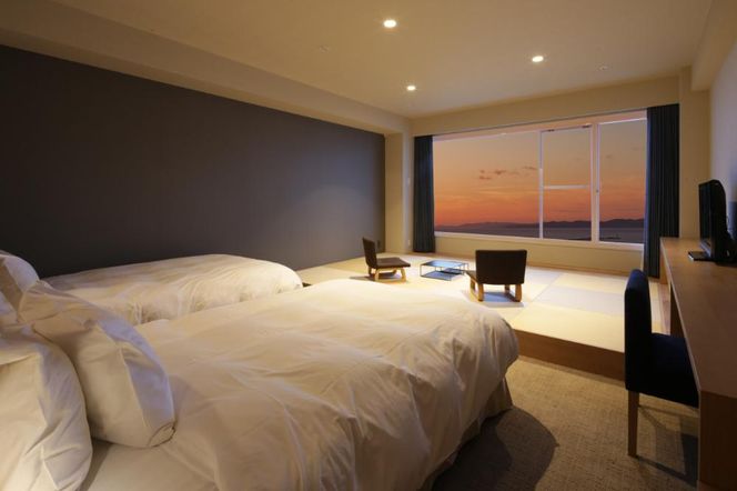 【SHIRAHAMA KEY TERRACE ホテルシーモア】平休日1泊2食付ペア宿泊券《デラックスルーム和洋室》 304018_JTBG005