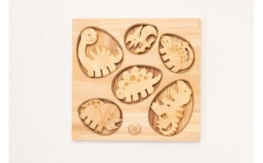 木のおもちゃ パズル かくれんぼパズル きょうりゅう 恐竜 木製 知育玩具 赤ちゃん ベビー 男の子 女の子 ギフト プレゼント 出産祝い 誕生日祝い 日本製 手作り 名入れ 山のくじら舎 2歳 幼児 子供 幼稚園 保育園 たまご エッグ 遊び 学習 脳トレ 感覚 刺激 動物 自然 教育 発達 想像力 創造力 W340mm H50mm D320mm ヒノキ スギ フェルト 安芸市 高知県