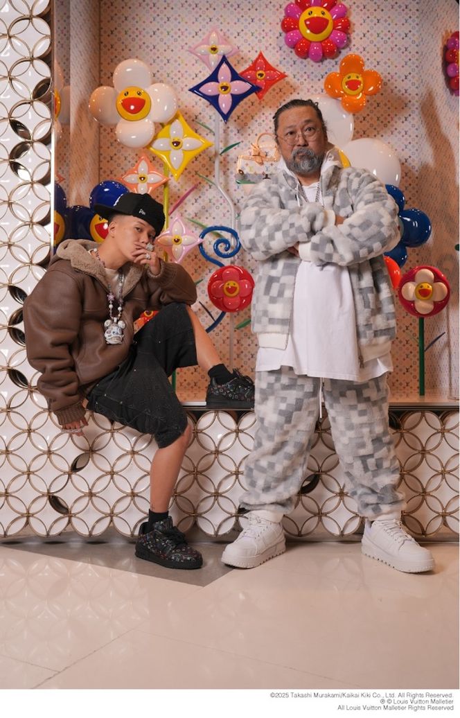 【ふるさと納税限定セット】12 inchレコード盤『LV MURAKAMI』トレーディングカード2パック入り［ 京都 村上隆 カイカイキキ アーティスト 大人気 レア トレカ カード おしゃれ かわいい アート 現代美術 人気 おすすめ 通販 送料無料 ふるさと納税 ］ 261009_KA036