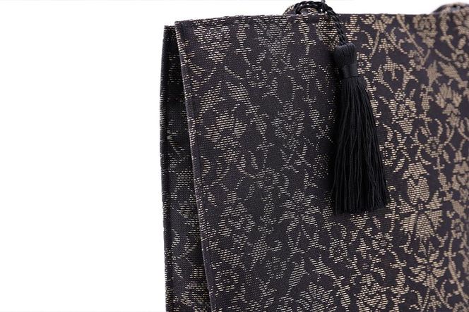 【伊と幸】《白生地の老舗が贈る》絹のフォーマルサブバッグ（墨黒） 261009_B-AZ10