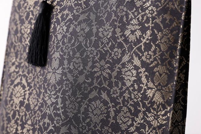 【伊と幸】《白生地の老舗が贈る》絹のフォーマルサブバッグ（墨黒） 261009_B-AZ10