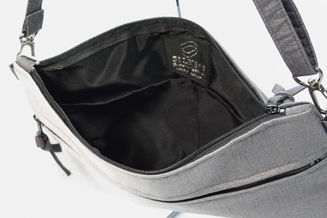 【伊と幸】《白生地の老舗が贈る》正絹染めKIMONOサコッシュ（ぼかし染め・銀鼠ぼかし） 261009_B-AZ24