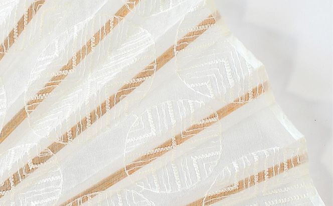 【伊と幸】《白生地の老舗が贈る》透扇子（丸に松・白） 261009_B-AZ27