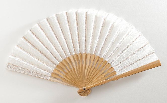 【伊と幸】《白生地の老舗が贈る》透扇子（麻の葉文様・白） 261009_B-AZ28