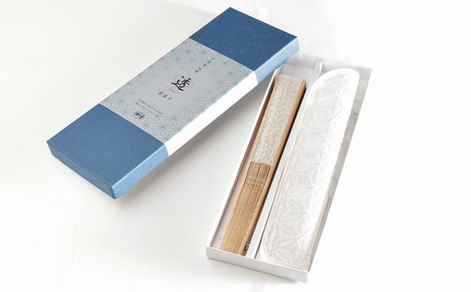 【伊と幸】《白生地の老舗が贈る》透扇子（麻の葉文様・白） 261009_B-AZ28