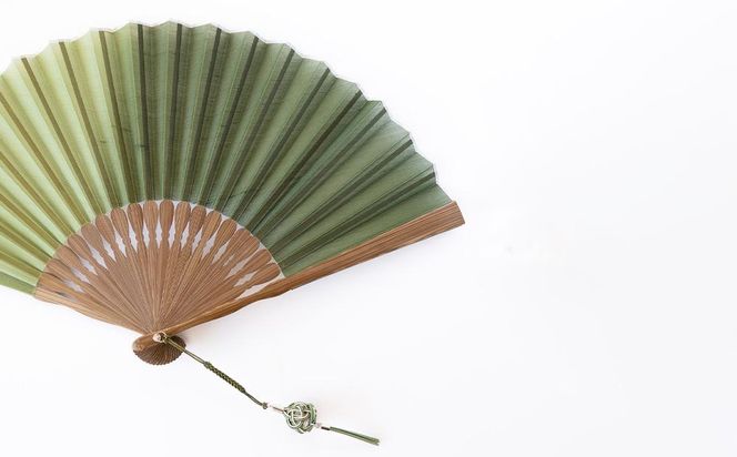 【伊と幸】《白生地の老舗が贈る》霞扇（鶯ぼかし染め） 261009_B-AZ34